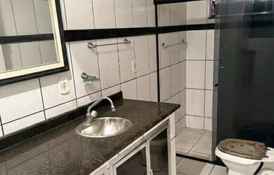 Imagem 6: Casa à venda no centro de BM. Com 2 pontos de loja + garagem para 2 carros