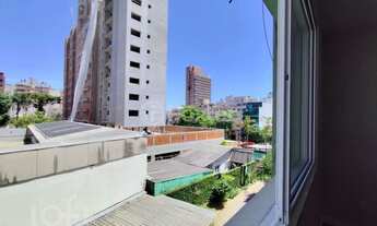 Imagem 2: Imóvel para venda possui 82 metros quadrados com 2 quartos em Menino Deus - Porto Alegre