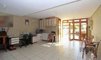 Imagem 7: Ampla casa de 175 m² com 3 dormitórios e 3 vagas de garagem