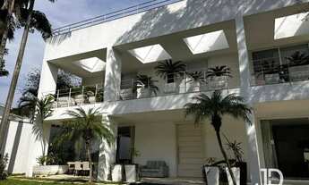 Imagem 2: Luxo e Conforto em uma Residência Excepcional: Seu Novo Lar Espera por Você