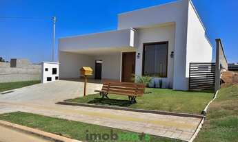 Imagem 2: Casa de condomínio térrea para venda tem 136 metros quadrados com 3 quartos