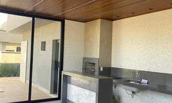 Imagem 5: Casa de condomínio térrea para venda possui 229 metros quadrados com 4 quartos