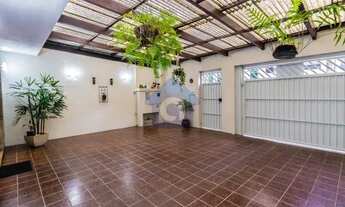 Imagem 2: Casa com 3 dormitórios, 4 vagas, quintal à 700 metros do metrô Saúde