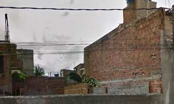 Imagem 6: Vendo terreno já repartido com paredes levantadas