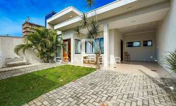 Imagem: Casa com piscina e jacuzzi à venda no Centro