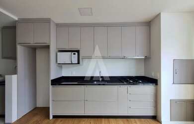 Imagem 6: Apartamento com 2 quartos, sendo 1 suíte, sacada com churrasqueira e elevador no bairro Ce