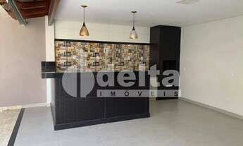 Imagem 2: Casa residencial com 3 quartos, sendo 1 suíte disponível para locação e venda no bairro Sa