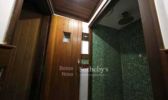 Imagem 7: Residência integrada à natureza com vistas amplas e áreas bem distribuídas