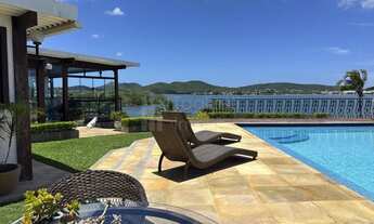 Imagem 7: Situada às margens do Canal de Cabo Frio, com vista panorâmica