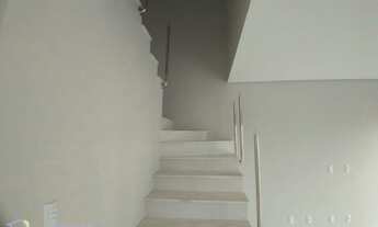 Imagem 4: Sobrado alto padrão de acabamento, com 3 dormitórios sendo uma suíte com closet em Indaial