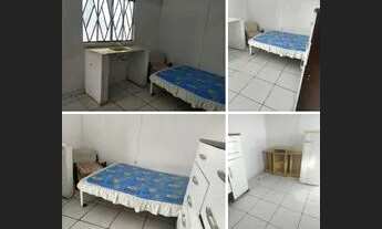 Imagem 2: Quarto/ KITNT Quarto com aluguel por R$650 /mês