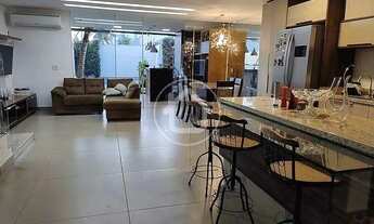 Imagem: SOBRADO COM 03 SUITES PROXIMO A LAGOA ITATIAIA