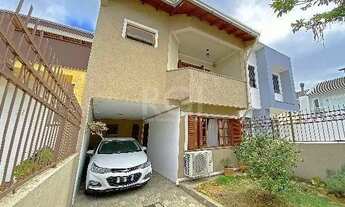 Imagem 2: Casa em Porto Alegre, no bairro Hípica, com 3 dormitório(s), e 3 banheiros, à venda