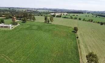 Imagem 2: Imperdível Propriedade à Venda em Quadra-SP: Sitio de Luxo na Zona Rural com 3 Quartos, 3