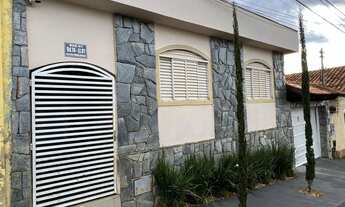 Imagem: Casa grande com 4 vagas coberta no centro