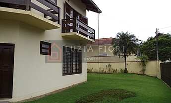 Imagem 2: Casa à venda no bairro América, Joinville/SC Sobrado localizado em rua nobre do bairro