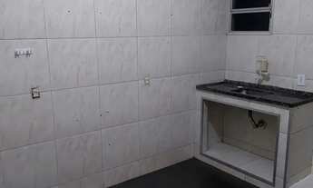 Imagem 2: Alugo uma linda Kitnet. Quarto sala cozinha banheiro uma pequena área