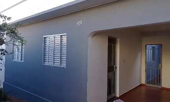 Imagem: Aluga-se casa à Rua da Mata ( de frente