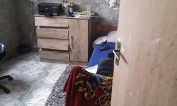 Imagem 2: Casa 4 comodos 2 quantos 1 sala 1 cozinha. 1 quintal e 1 garagem