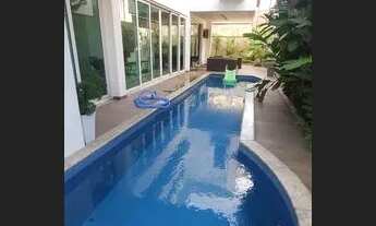 Imagem: Casa mobiliada com piscina em condomínio