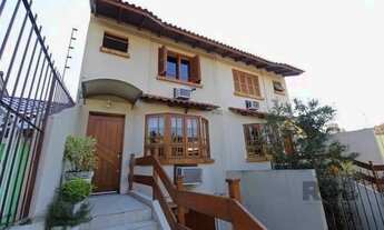 Imagem 2: Ampla casa de 175 m² com 3 dormitórios e 3 vagas de garagem