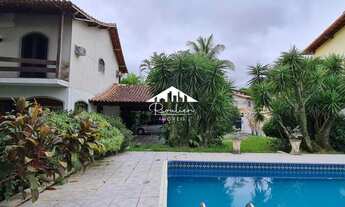 Imagem 3: Casa à venda com 4 quartos, sendo 1 suíte com 300 m² em terreno de 720 m²