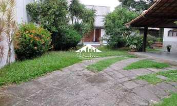 Imagem 5: Casa à venda com 4 quartos, sendo 1 suíte com 300 m² em terreno de 720 m²