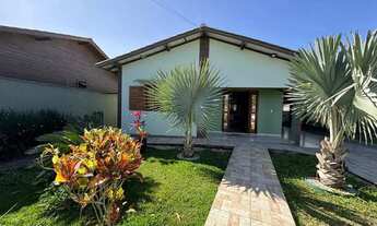 Imagem 2: Casa para Venda em Imbituba, Arroio, 4 dormitórios, 1 suíte, 3 banheiros, 3 vagas