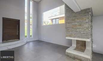 Imagem 6: Casa em condomínio com 286 m² de área privativa 4 dormitórios sendo 3 suítes e 3 sacadas e