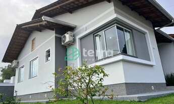 Imagem: Lindíssima Casa de 03 Quartos no Bairro