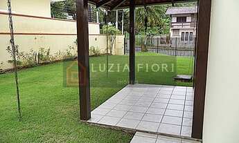 Imagem 3: Casa à venda no bairro América, Joinville/SC Sobrado localizado em rua nobre do bairro