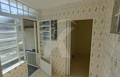 Imagem 4: Casa com 2 quartos, sala, cozinha, 2 banheiros e área de serviço, quintal