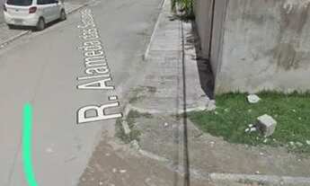 Imagem 4: Vendo terreno já repartido com paredes levantadas