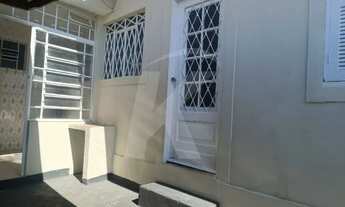 Imagem 2: Casa com 2 quartos, sala, cozinha, 2 banheiros e área de serviço, quintal