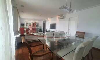 Imagem 5: Apto com 226 m2 de área útil. Quatro dormitórios, sendo 2 suítes (uma delas máster, com cl