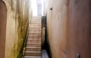 Imagem 2: Vende se urgente sobrado com 5 cômodos e 2 vagas na garagem