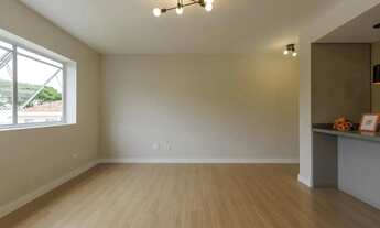 Imagem 7: Apartamento reformado em predinho com três quartos (uma suíte) no Água Verde