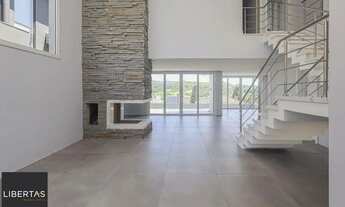 Imagem 5: Casa em condomínio com 286 m² de área privativa 4 dormitórios sendo 3 suítes e 3 sacadas e