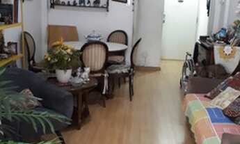 Imagem 2: Apartamento na segunda quadra da praia, em prédio com arquitetura antiga e portaria 24hs