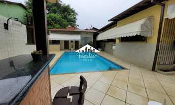 Imagem 3: Casa à venda com 3 quartos, sendo 01 suíte, piscina, sauna e churrasqueira dentro de condo