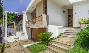 Imagem 2: Casa para venda possui 224M² com 3 quartos, 1 suíte, 4 vagas no Jardim Lindóia - Porto Ale