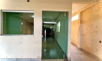 Imagem 2: Vende-se casa em excelente localização com garagem e área de lazer