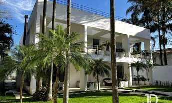 Imagem 4: Luxo e Conforto em uma Residência Excepcional: Seu Novo Lar Espera por Você