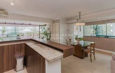 Imagem 2: Cobertura para venda com 223 metros quadrados com 3 quartos em Santana - Porto Alegre - RS