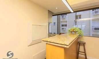 Imagem 7: More no Petrópolis! 3 Dormitórios, Suíte, 2 Vagas e Totalmente Mobiliado