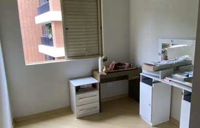 Imagem 2: Quarto semi-mobiliado