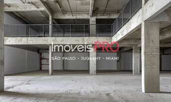 Imagem 4: Loja com pé direito alto no Jardins | 1328m²