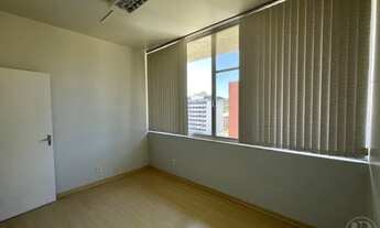 Imagem 8: Alugo Apartamento com 4 dormitórios sendo 1 suite no Centro de Blumenau