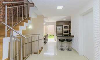 Imagem 3: Sobrado para Venda em Curitiba, Xaxim, 3 dormitórios, 1 suíte, 2 banheiros, 3 vagas