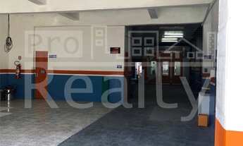 Imagem 3: Aluga-se galpão medindo 450m² no Adrianópolis. Ideal para oficina, funilaria e inteira